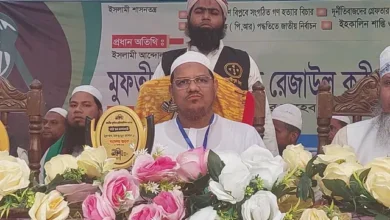 মাদারীপুরে গণসমাবেশে বক্তব্য দেন ইসলামী আন্দোলন বাংলাদেশের আমির ও চরমোনাই পীর মুফতি সৈয়দ মুহাম্মাদ রেজাউল করিম। আজ বৃহস্পতিবার শহরের লেকেরপাড়ের স্বাধীনতা অঙ্গনে