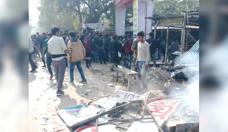 বাগেরহাটে ‘মার্চ ফর ইউনিটি’র শিক্ষার্থীদের গাড়িবহরে হামলা, সংঘর্ষ