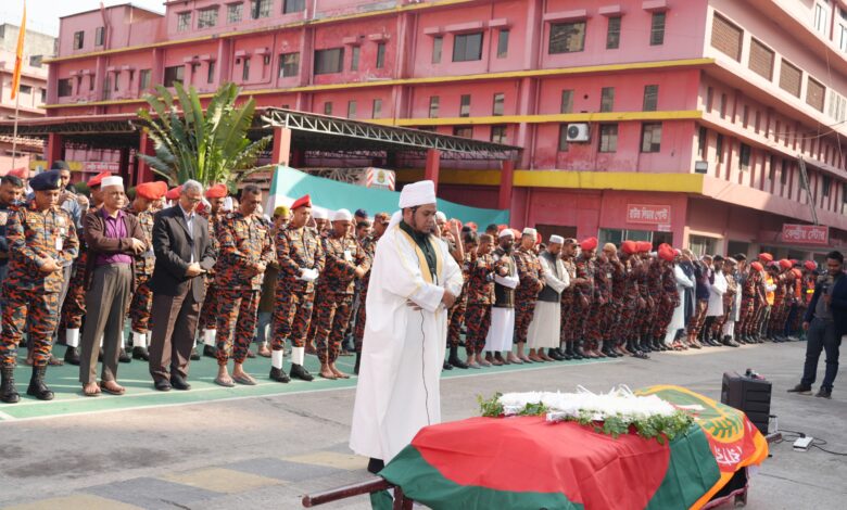 সচিবালয়ের অগ্নিদুর্ঘটনায় নিহত ফায়ারফাইটার নয়নের জানাজা সম্পন্ন