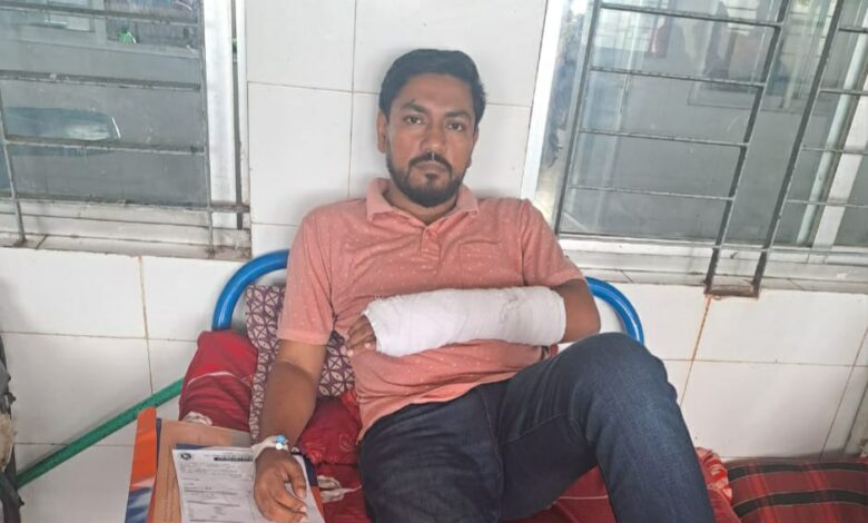 চাঁদা না দেওয়ায় ব্যবসায়ীর উপর হামলা